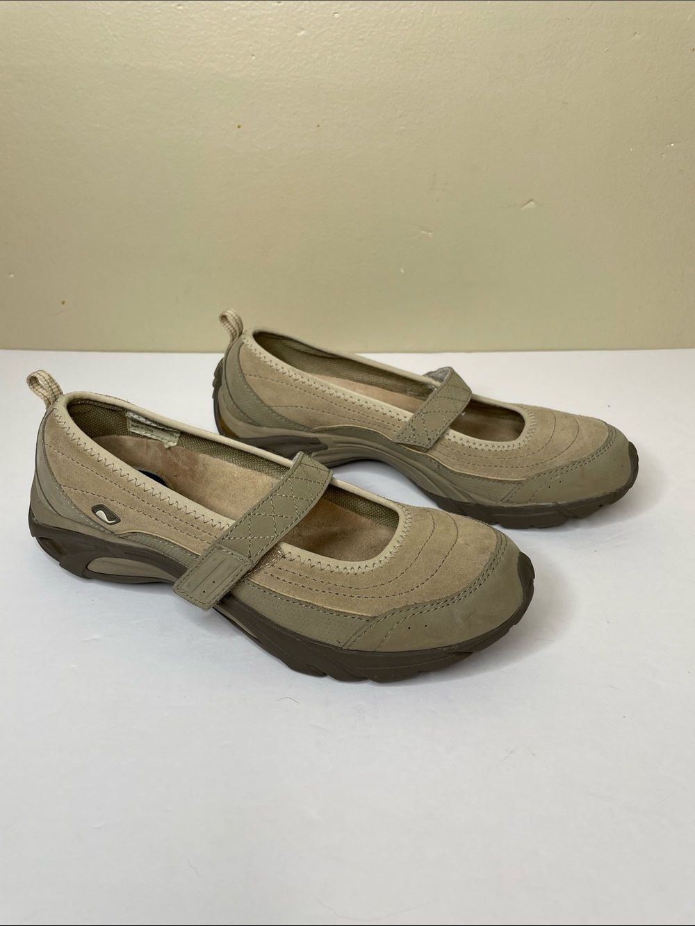 DR SCHOLL’S Tan Suede MACHIAS 2 Sporty Mary Jane Flat Walking Sneaker 7 1/2 W